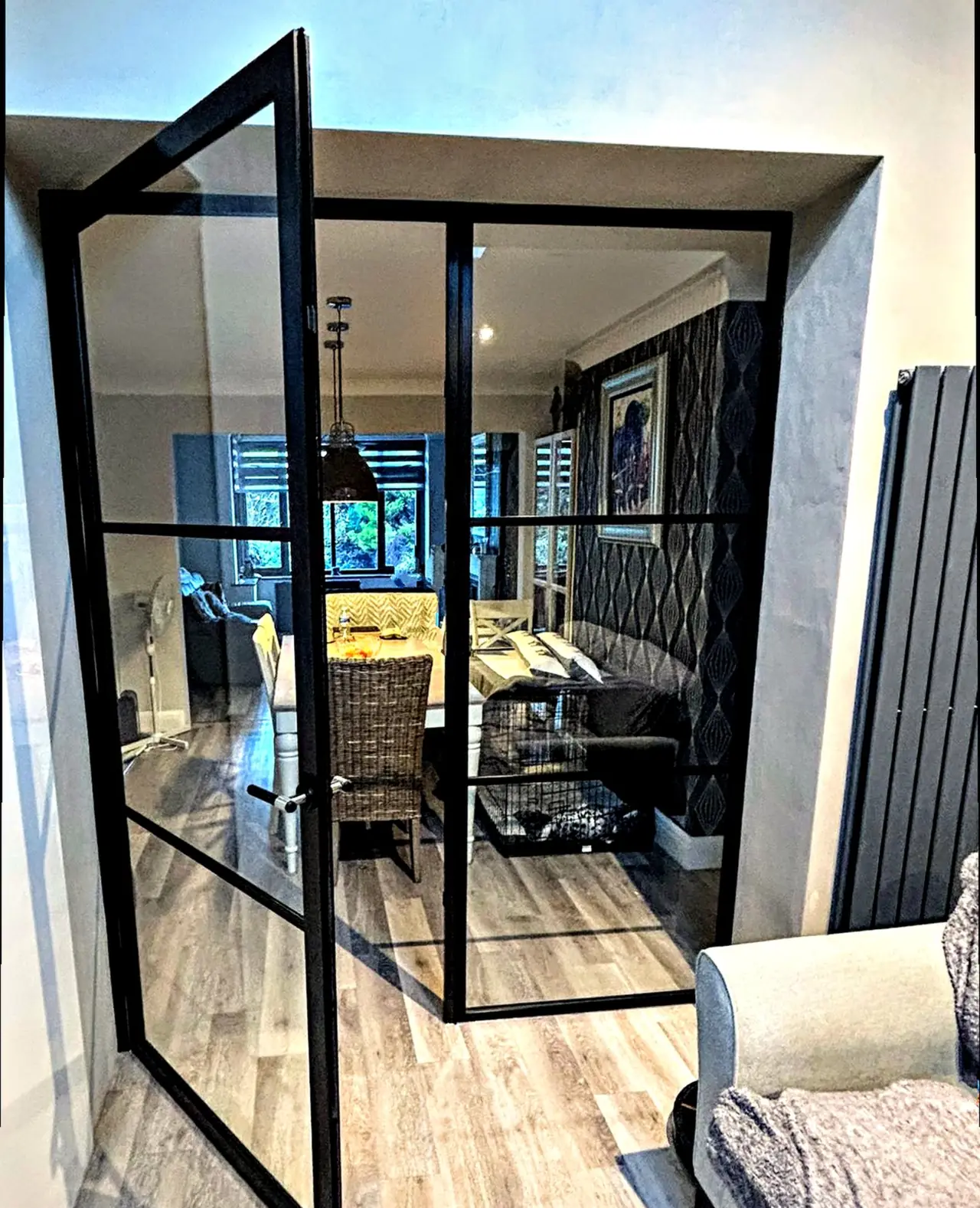 Steel-look internal aluminium doors and glazed screen